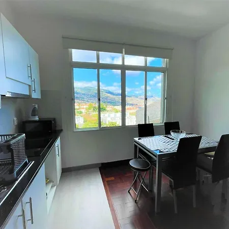 Charming House In With Sea View Funchal (Madeira)