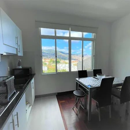 Charming House In With Sea View Funchal (Madeira)