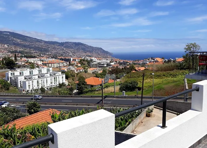 Charming House In With Sea View Funchal (Madeira)