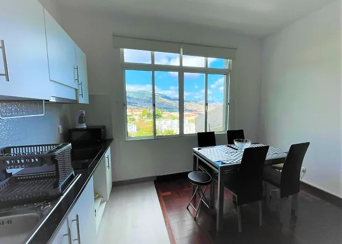 Charming House In With Sea View Funchal (Madeira)