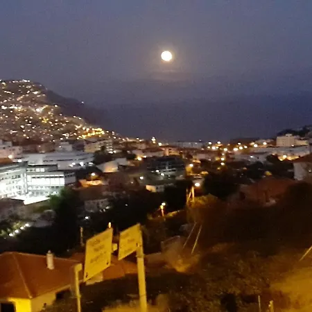Charming House In With Sea View Vakantiehuis